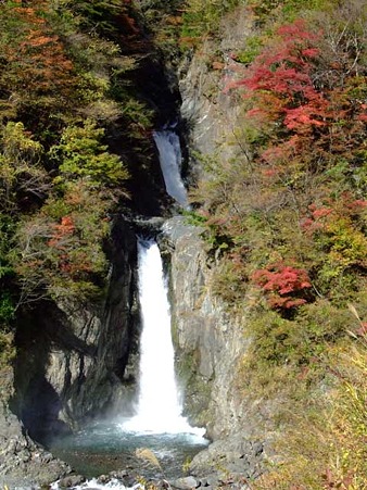 葵区梅ヶ島　赤水の滝