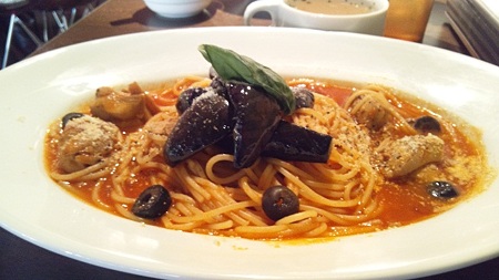 揚げ茄子のトマトソースのパスタ