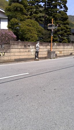 いつも見守る警官 ああ、このくたびれ感がなんとも旅情を誘う。