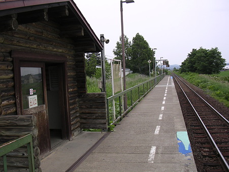 愛し野駅ホーム１