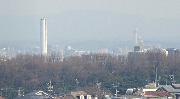 東山給水塔の一般公開 No - 064:展望階から見た景色(謎の白い塔とスカイワードあさひ)