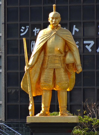 JR岐阜駅前の織田信長像(昼) - 3