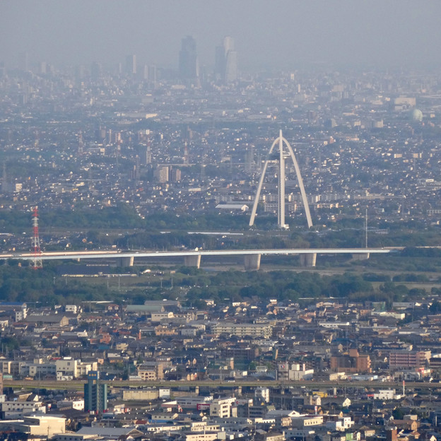 岐阜公園:展望レストランの展望台から見た、夕暮れ時の景色 - 14(ツインアーチ138と名駅ビル群)