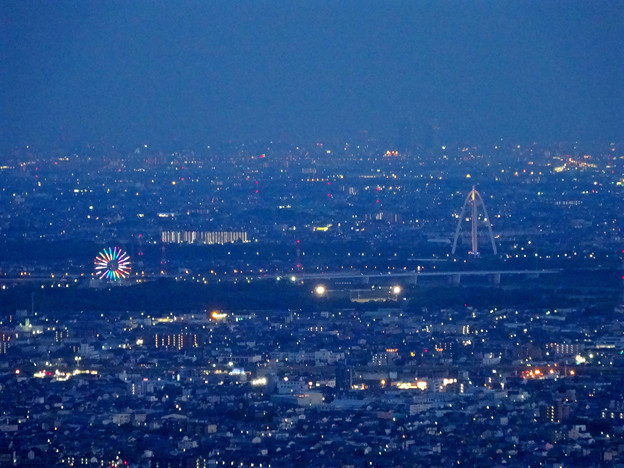 岐阜公園:展望レストランの展望台から見た夜景 - 4(木曽三川公園の観覧車とツインアーチ138)
