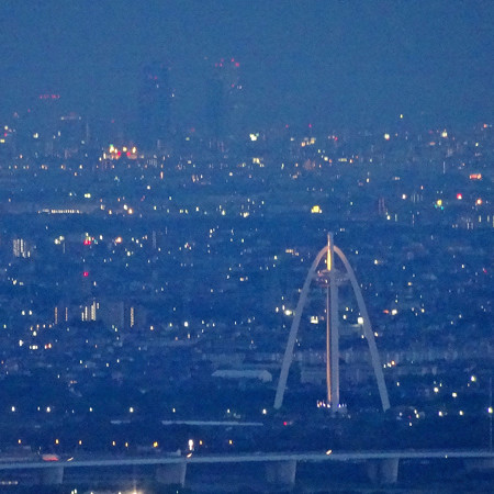 岐阜公園:展望レストランの展望台から見た夜景 - 6(ツインアーチ138と名駅ビル群)
