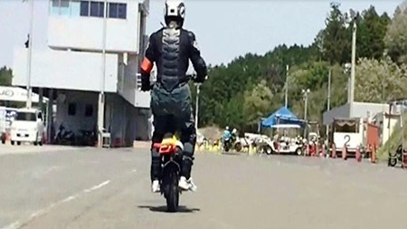 立ってウィリー