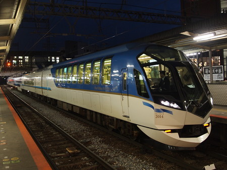 近鉄50000系しまかぜ 近鉄京都線大和西大寺駅02