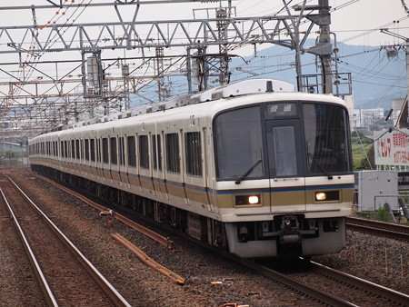 221系普通 東海道本線南草津駅02