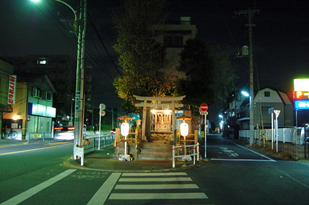 2012年01月01日_DSC_0840Y字路にある小さな神社