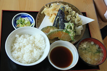 道の駅「こもち」にてランチ