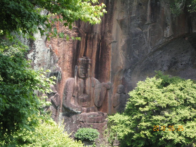 04　磨崖仏周辺の石彫刻
