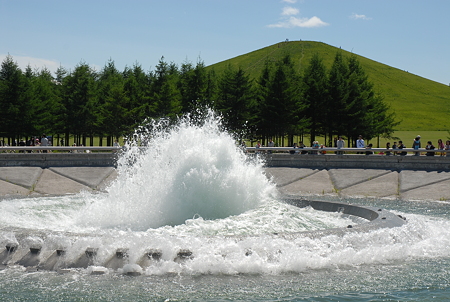 札幌・モエレ沼公園/海の噴水「ビッグウェーブ」