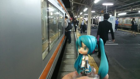 ミク:「沼津駅に着きました! 次は静岡行き電車ですね」 ▲沼津 ...