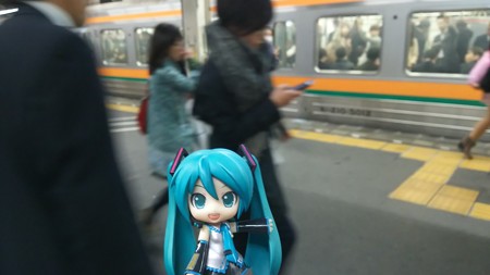 ミク:「電車が乗り換え待ってますよ、急いで!」 ▲静岡 23:17 → ...