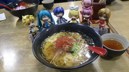 ミク:「伊自良湖荘で遅めの夕食です」 リン:「きゃほーーーー!!...