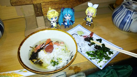 ミク:「優しそうなお味のダシ茶漬けですね」 リン:「でも女将さん...