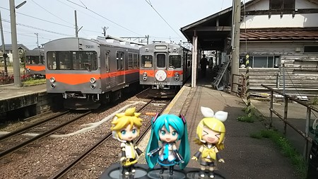 レン:「終点、鶴来駅に到着。」 リン:「いやっはー、田舎だなや♪...