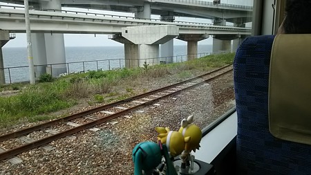 親不知駅に停車。 リン:「ををーーー!! なついね、親不知!!」...