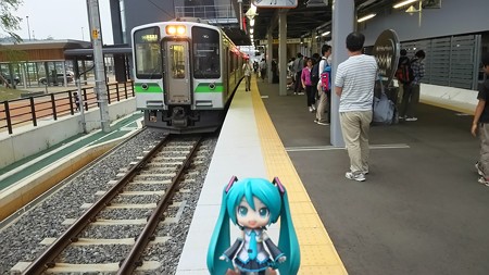 ミク:「上越妙高駅で、対向車待ち7分です。旧脇野田駅から、かなり...