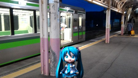ミク:「妙高高原駅に到着です。一旦改札でトキめき鉄道線の清算をし...