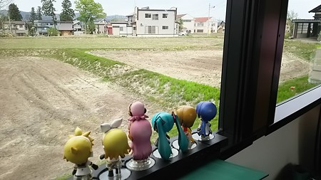 十日町→越後川口間。 今度は窓側席です。おチビちゃんステージフル...