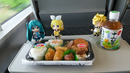 リン:「朝は軽ぅ~くお弁当ね♪」