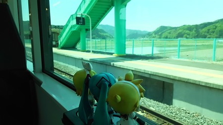 東館駅で、対向列車待ち3分。