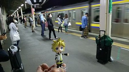 ▲ 成田 21:13 → 千葉 21:45 468M 普通(10分遅れ)