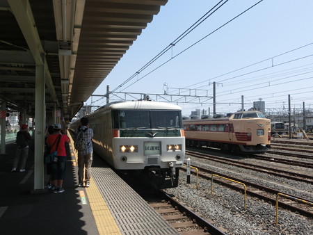 185系試運転と485系