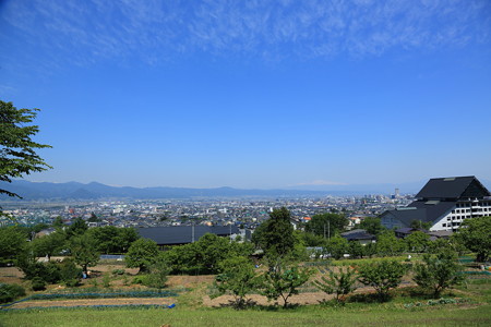 悠創の丘より山形市内中心部を望む