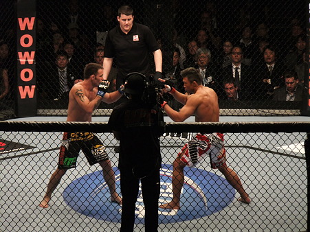 UFC 144 ジェイク・シールズvs秋山成勲 (2)
