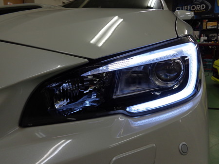 レヴォーグ　神奈川県　ＮＥＷアウディ風ＬＥＤ　ホワイト　助手席側