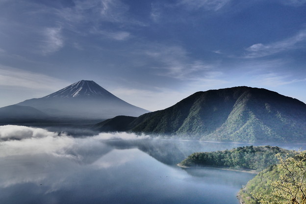 本栖湖から富士山