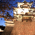夕暮れの金沢城(菱櫓）　桜の紅葉