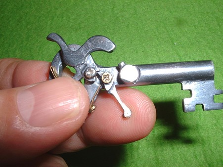 フルスクラッチ 「鍵型 パッカーション ピストル」 射撃体勢? Doburoku-TAO