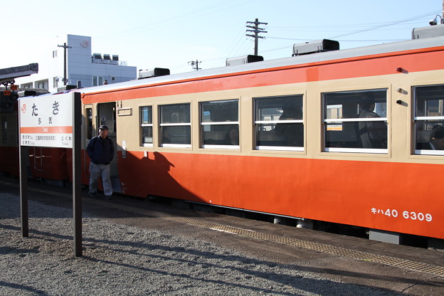 多気駅停車中の「波田須駅開業50周年号」